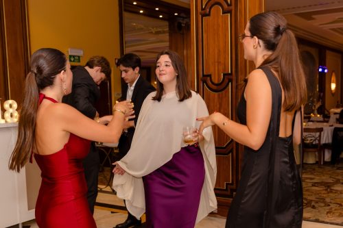 00715- 18 Anos Francisca e Madalena